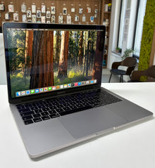 Laptop Apple MacBook Pro 13" 2019, i5, 8GB RAM, 128GB SSD, 556 Cicluri