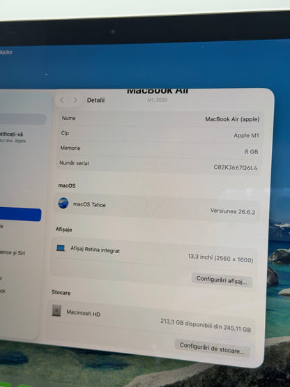 Macbook Air 13" / 2020  / M1 / 8 GB RAM / 250 GB SSD / 177 Cicluri / Silver