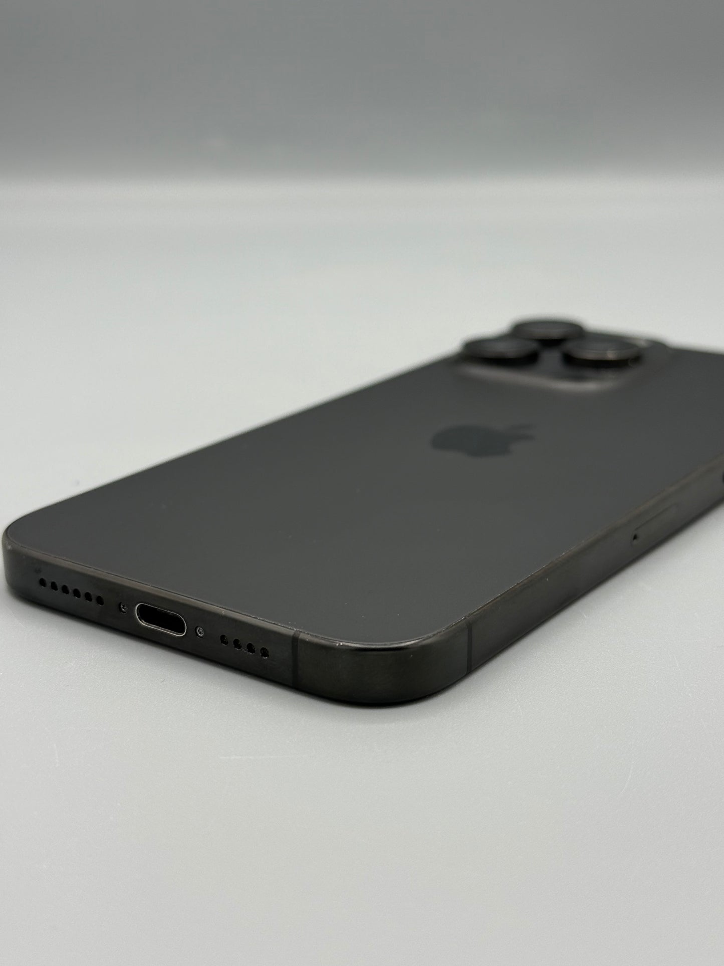 iPhone 15 Pro Max, 256 GB, Baterie 89%, Black Titanium