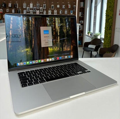 MacBook Air 15" M4 (2025), 16GB RAM, 256GB SSD, Baterie 100%, 11 Cicluri, Silver