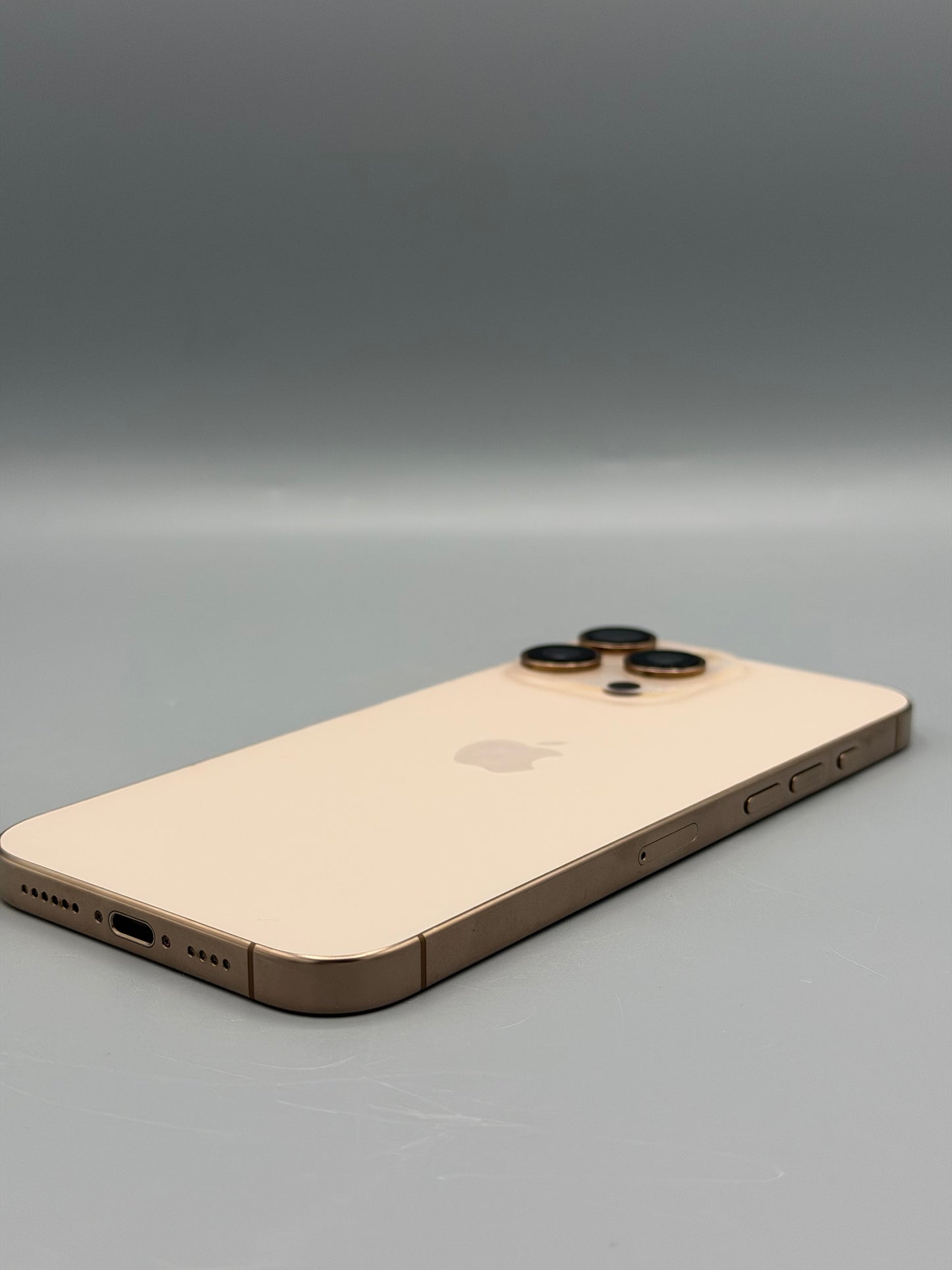 iPhone 16 Pro Max, 256 GB, Pata ecran , Baterie 86%, 728 Cicluri,  Desert Titanium