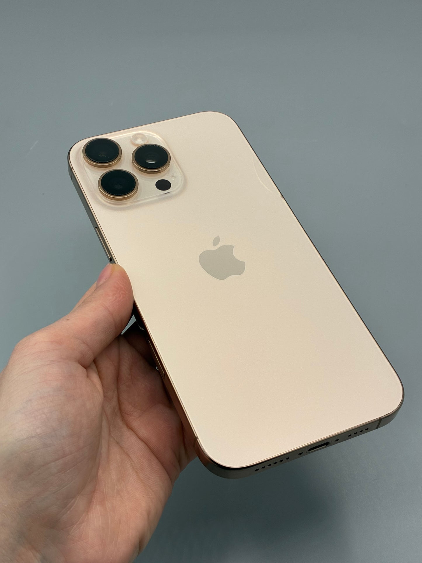 iPhone 16 Pro Max, 256 GB, Baterie 100%, 71 Cicluri, Spate fisurat, Desert Titanium