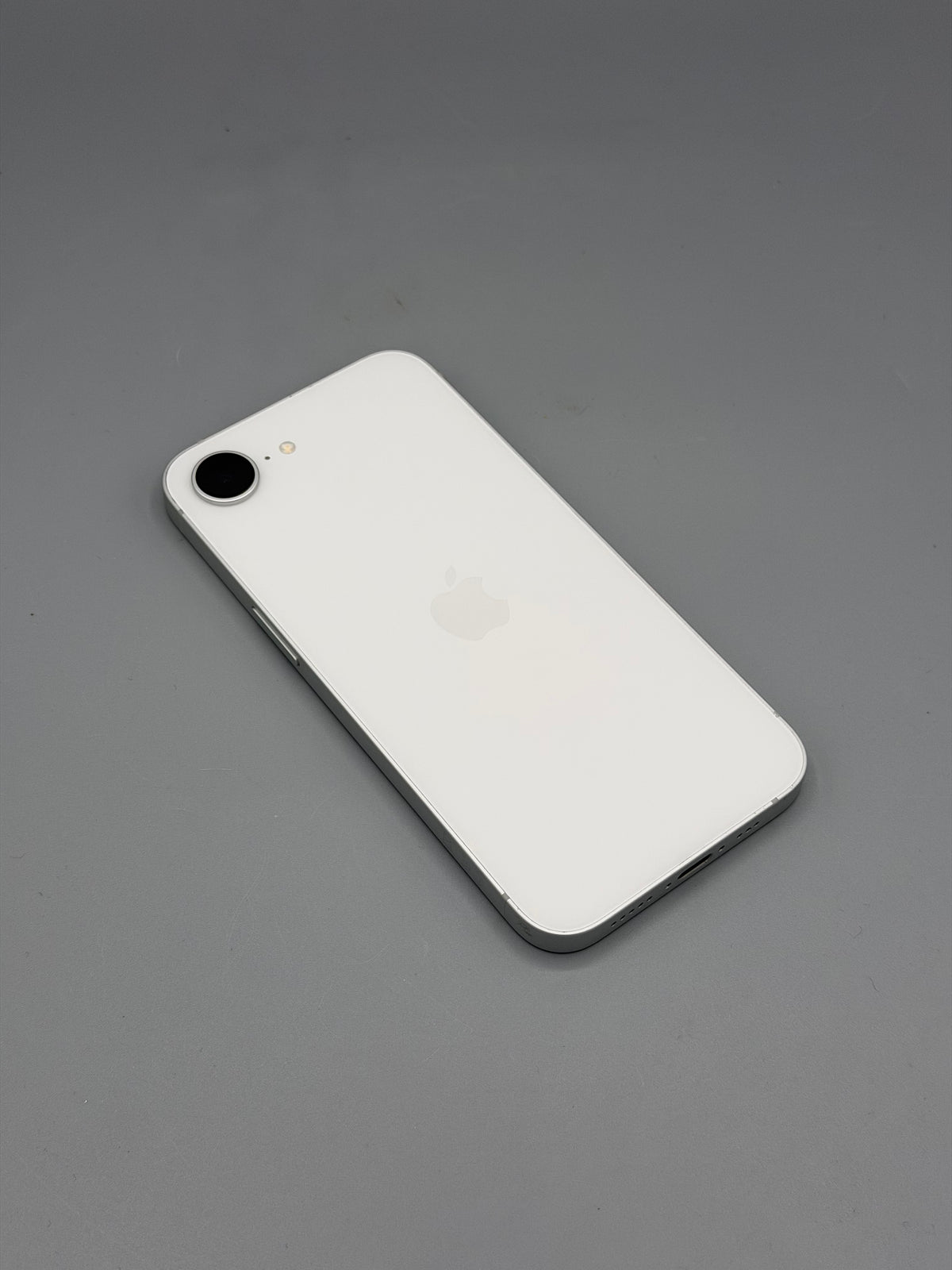 iPhone 16e, 128 GB, Baterie 90%,628 Cicluri,  Alb