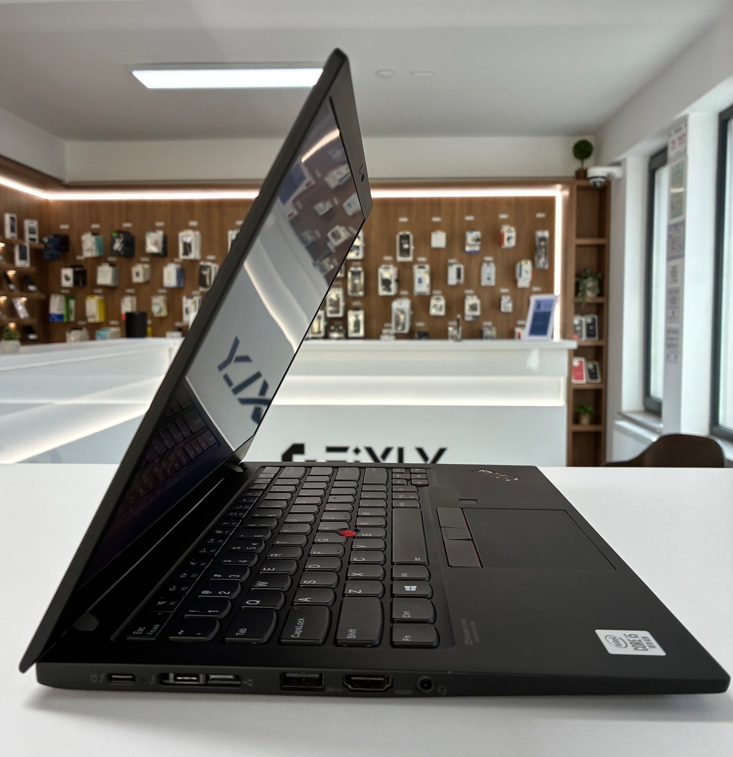 Laptop Lenovo ThinkPad X1 Carbon, Intel Core i5-10210U, 0 Cicluri, 14", 16GB RAM, 512GB SSD, Negru