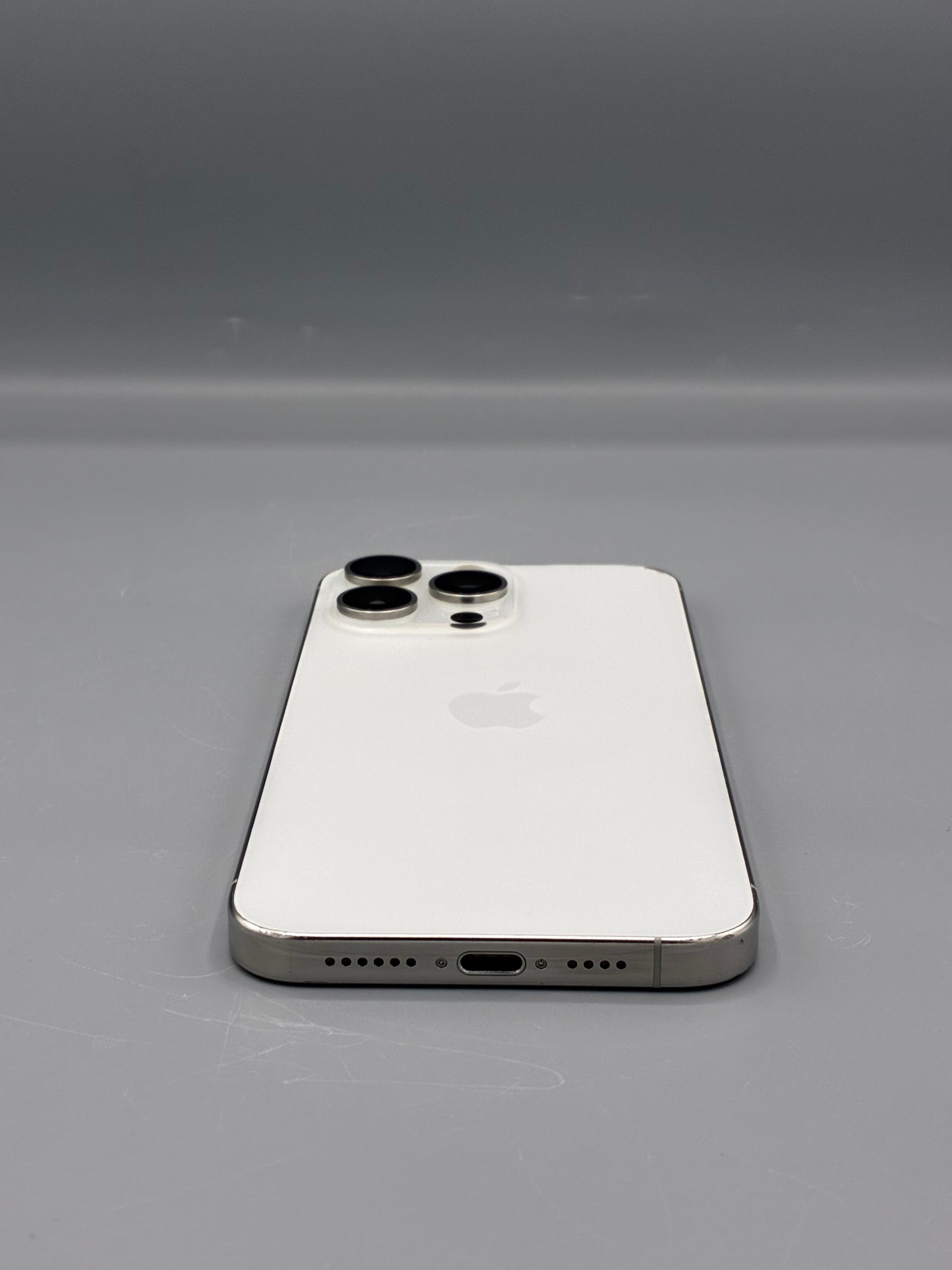 iPhone 15 Pro Max, 256GB, Fisurat colt, Baterie 100%, White