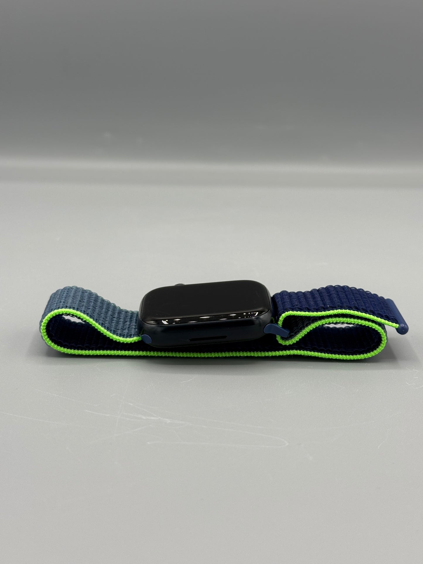 Apple Watch 7, GPS, Carcasa Midnight Aluminium, 45 mm,  Baterie 80%