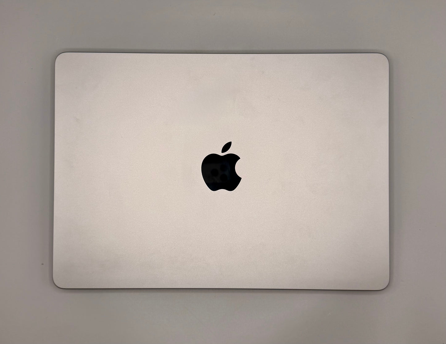 MacBook Air 13" ,512 GB, 16 GB RAM, Procesor M3 , Space Grey , Baterie 90% , 199 Cicluri