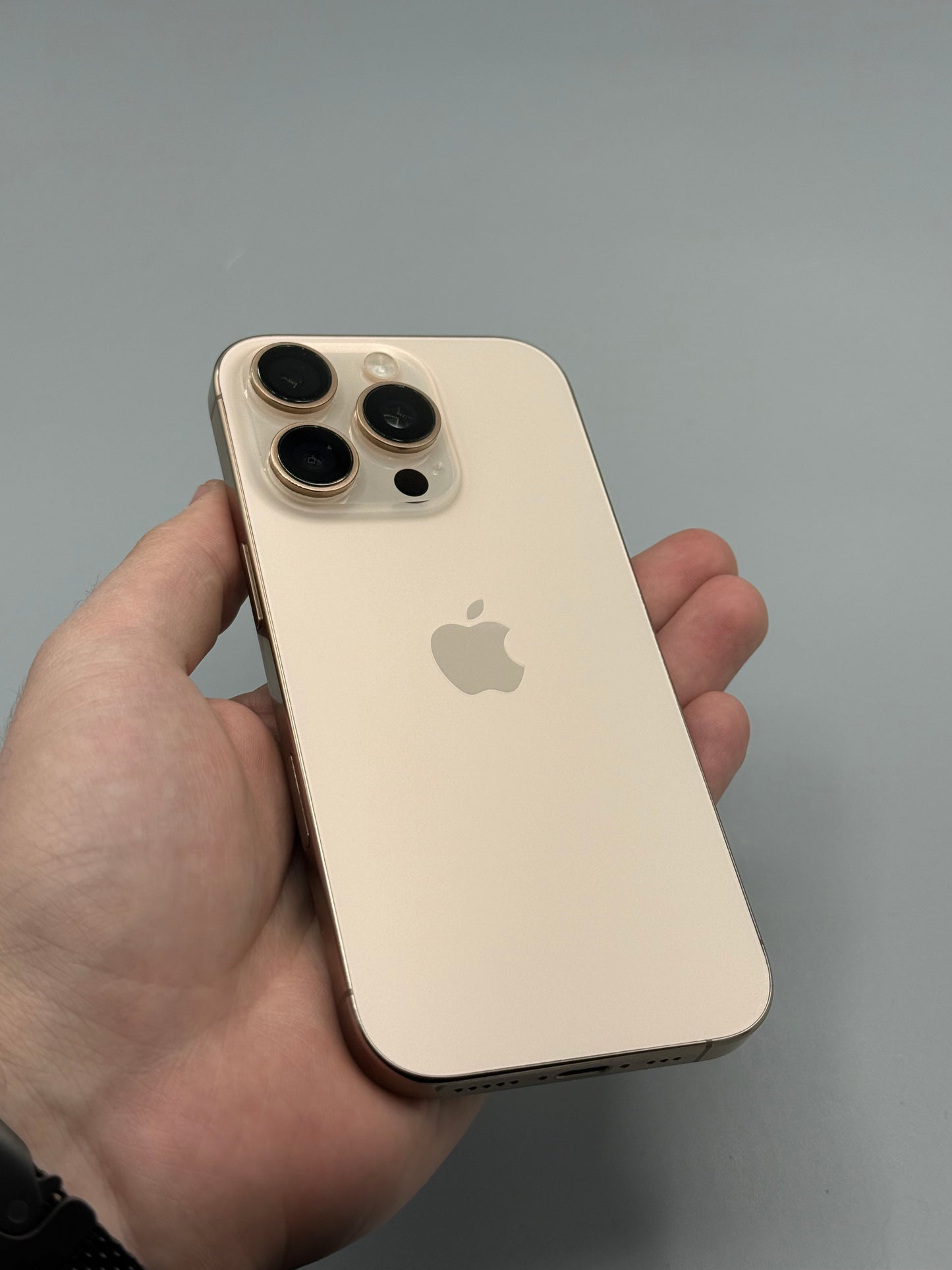 iPhone 16 Pro | 256 GB | Baterie 93% | 391 Cicluri | Desert Titainium | Ecran zgariat