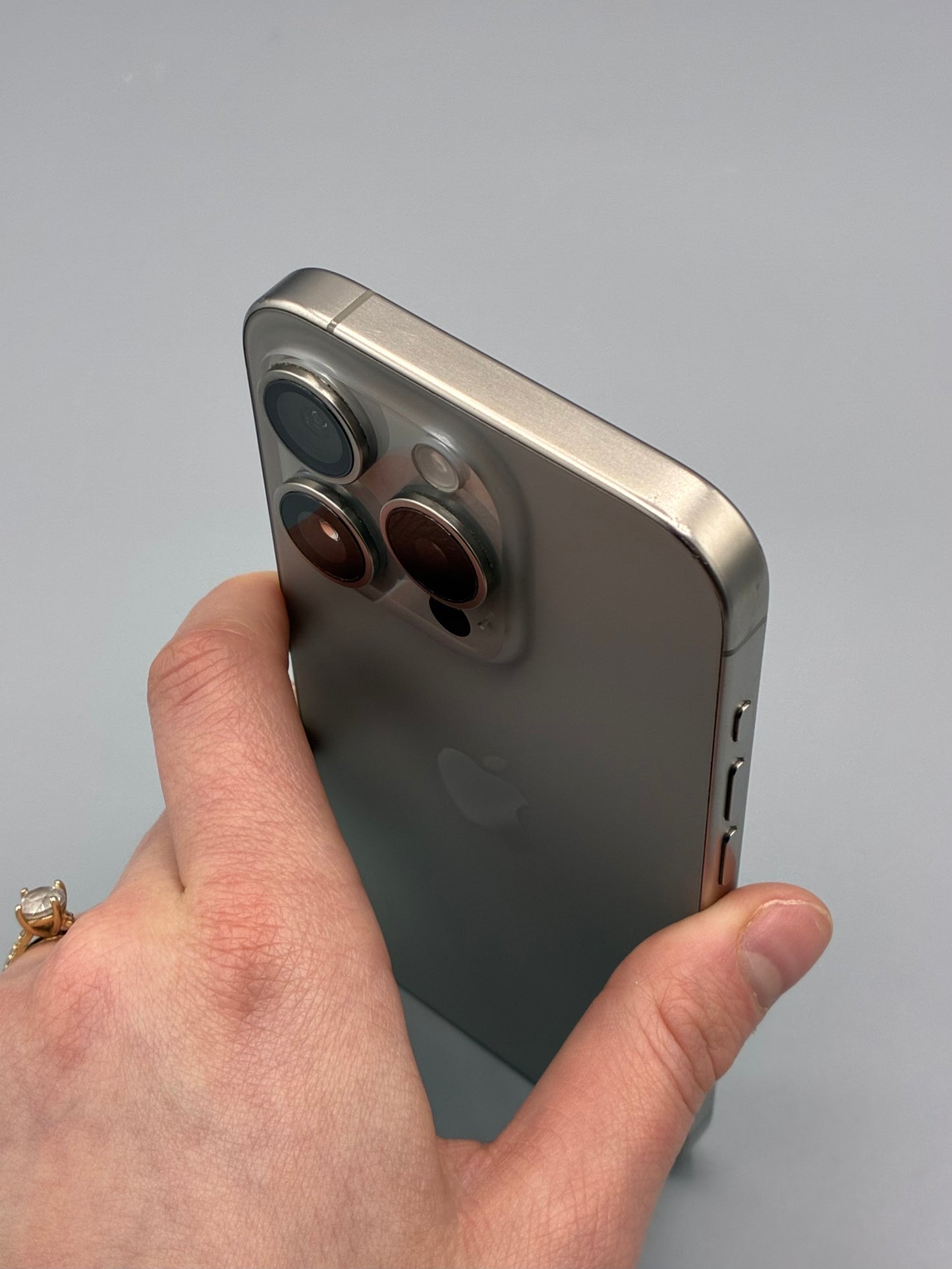 iPhone 15 Pro, 128 GB, Baterie 88%, Natural Titanium