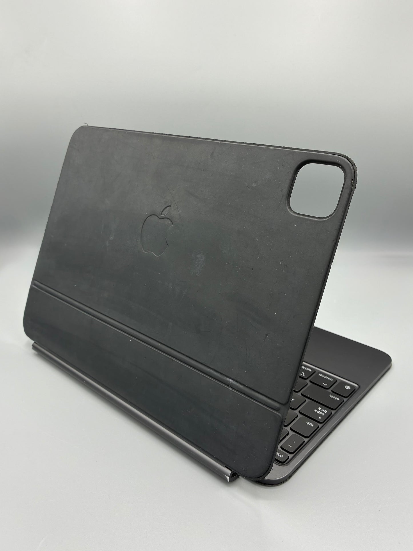 Tastatura Apple Magic pentru iPad Pro 11" (M4/M5), Second-Hand, Uzata,  Black