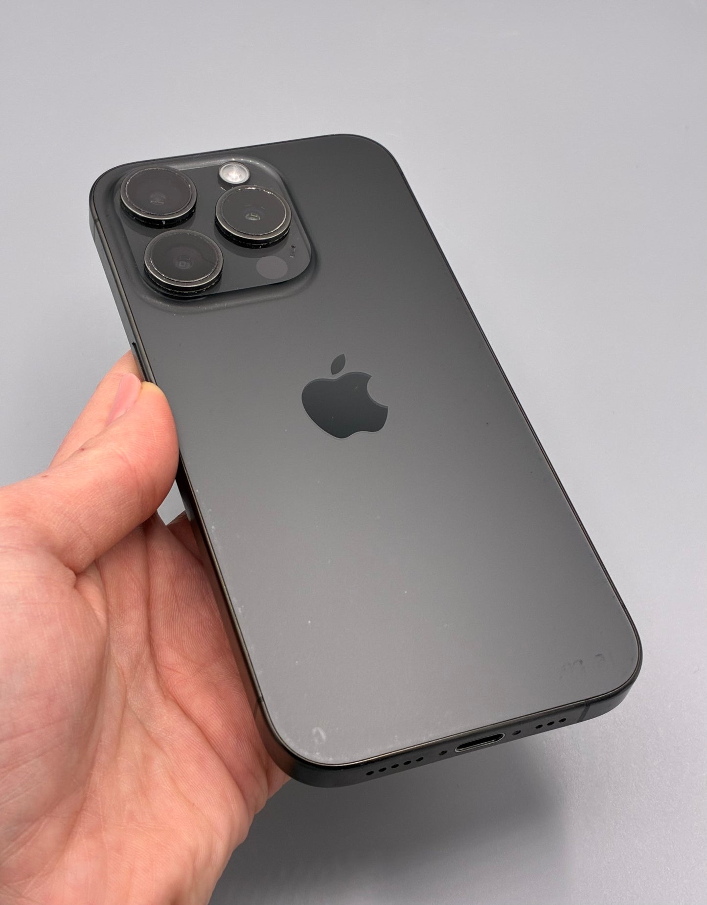 iPhone 15 Pro, 256 GB, Baterie 100%, Black Titanium