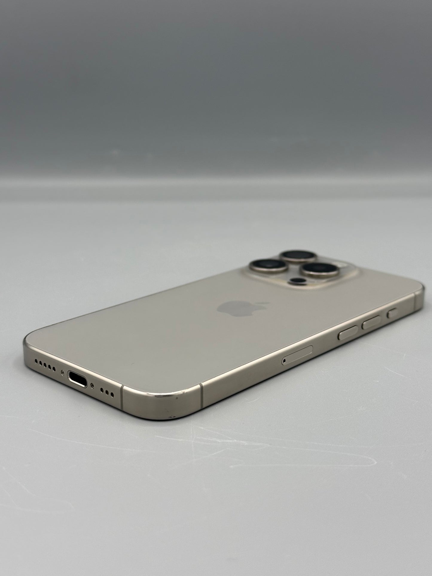 iPhone 15 Pro, 128 GB, Baterie 88%, 667 Cicluri, Natural Titanium