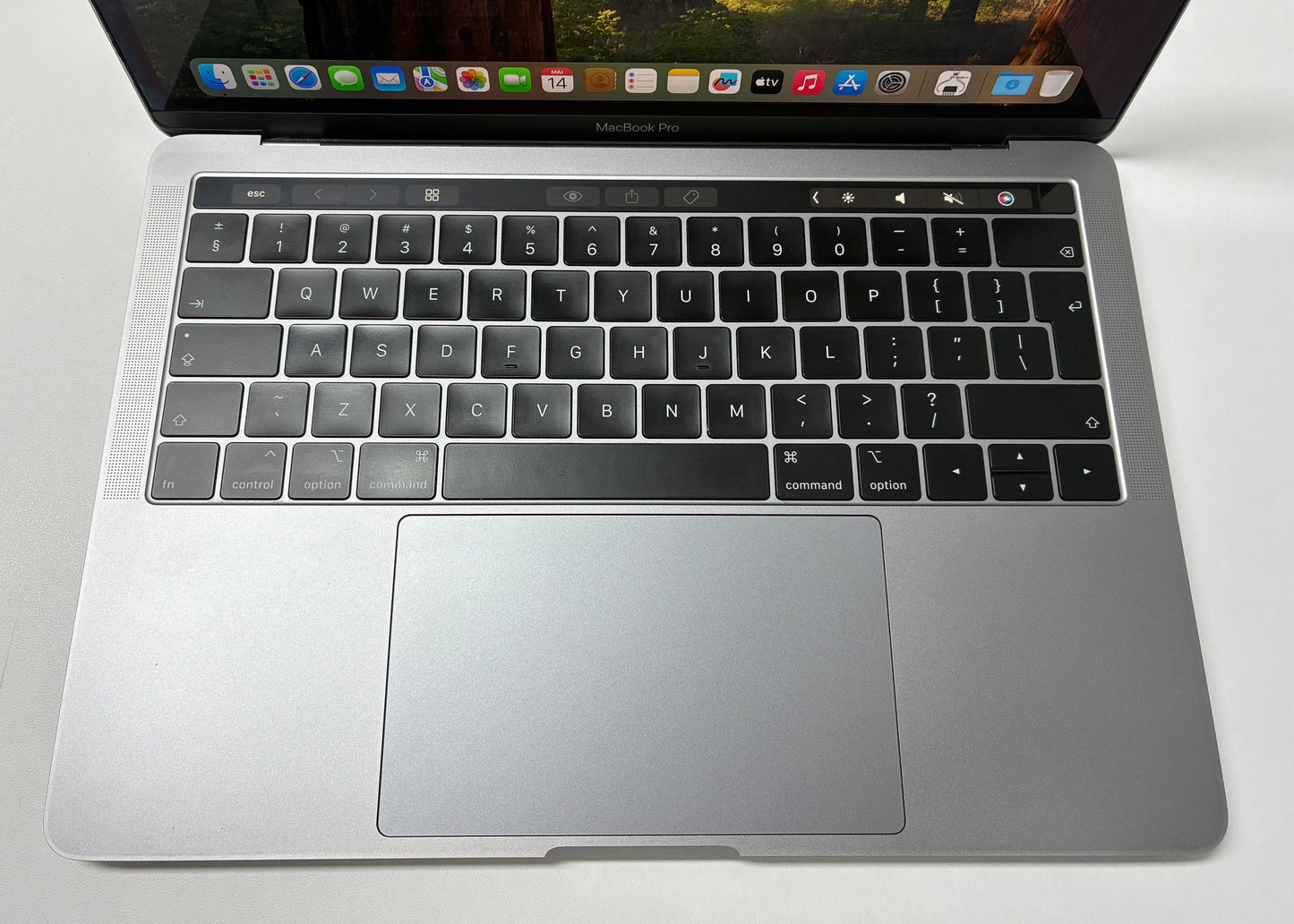 Laptop Apple MacBook Pro 13" 2019, i5, 8GB RAM, 128GB SSD, 556 Cicluri