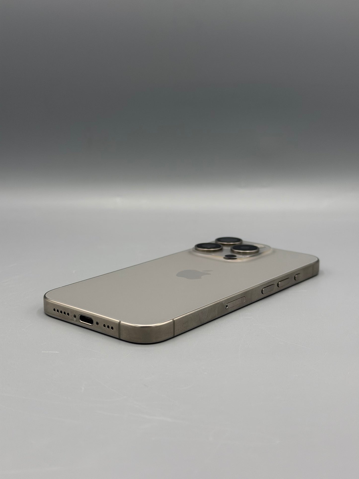 iPhone 15 Pro, 256 GB, Baterie 90% , 693 Cicluri, Natural Titanium