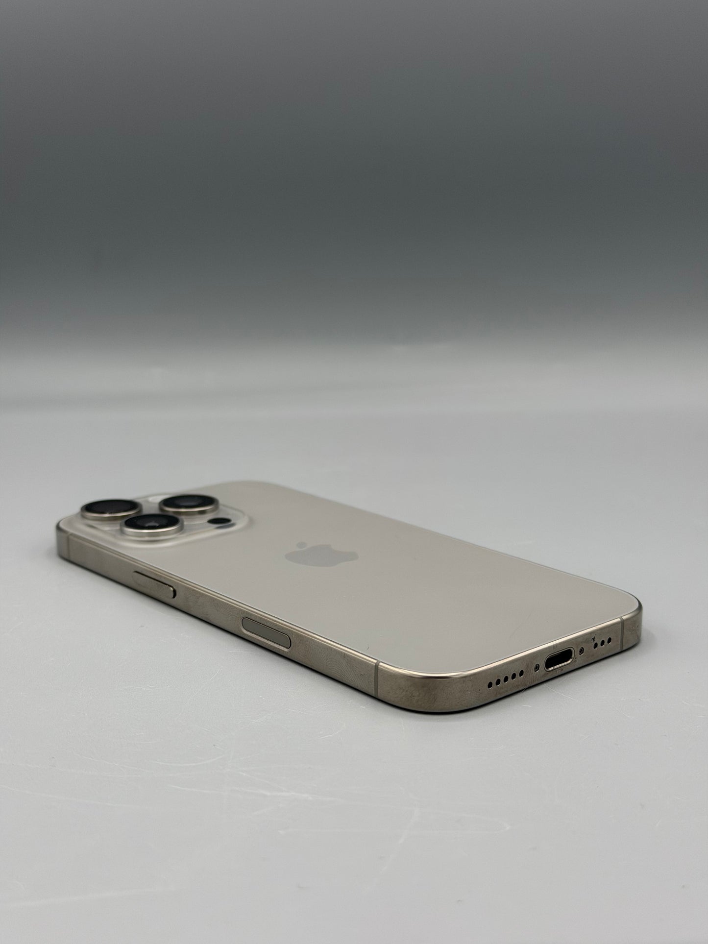 iPhone 15 Pro, 128 GB, Baterie 92% , 372 Cicluri, Natural Titanium