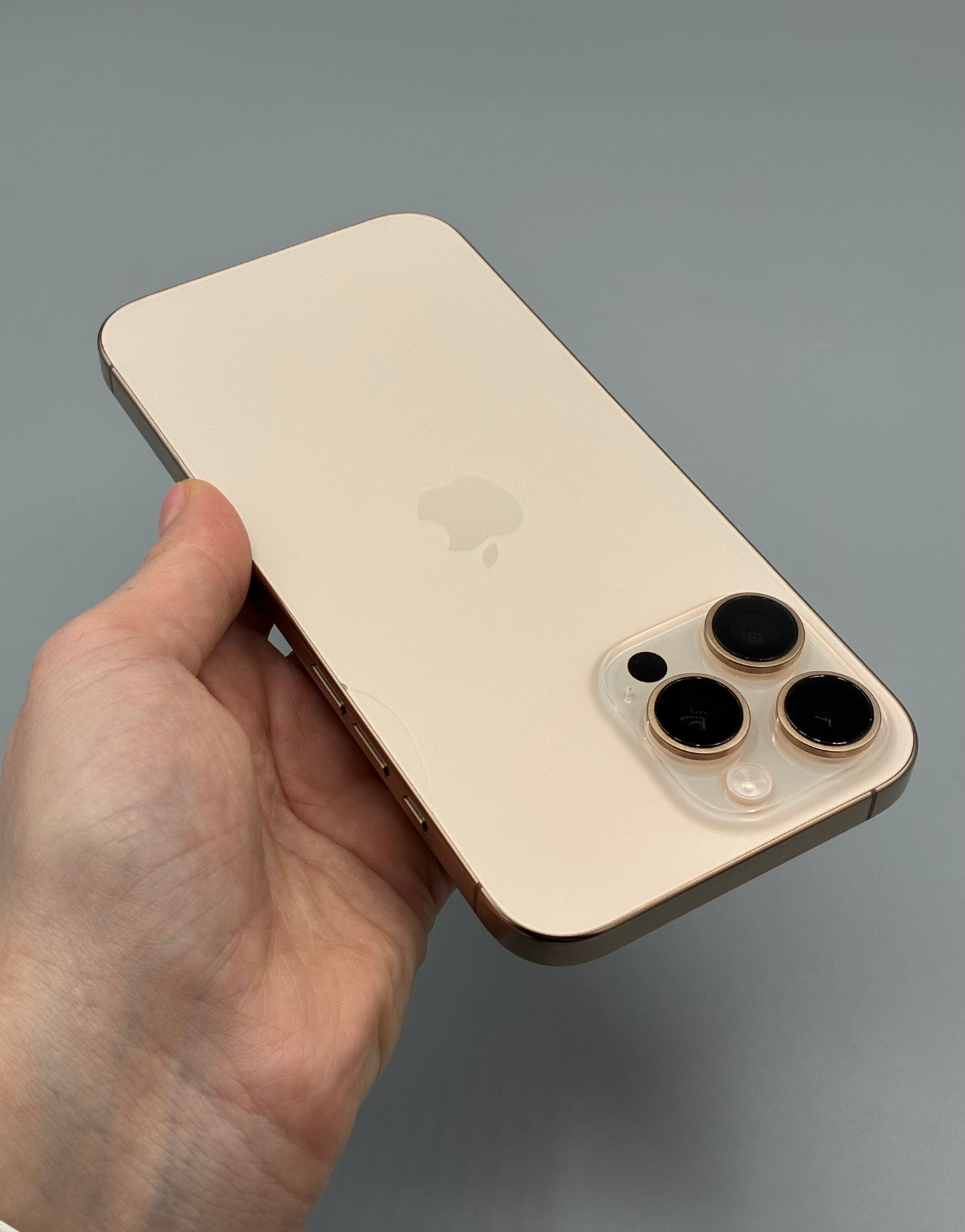 iPhone 16 Pro Max, 256 GB, Baterie 100%, 71 Cicluri, Spate fisurat, Desert Titanium