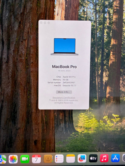 Laptop Apple MacBook Pro 14" 2023, M2 Pro, 16GB RAM, 512GB SSD, Baterie 94%, 67 Cicluri