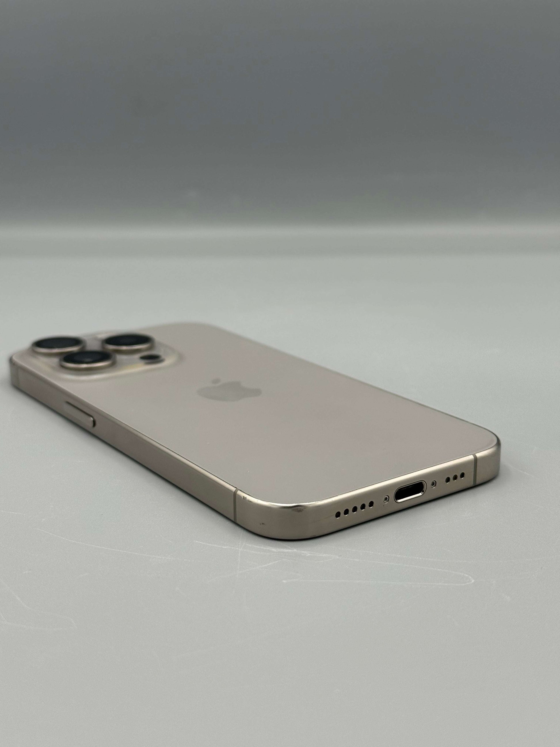 iPhone 15 Pro, 128 GB, Baterie 88%, 667 Cicluri, Natural Titanium