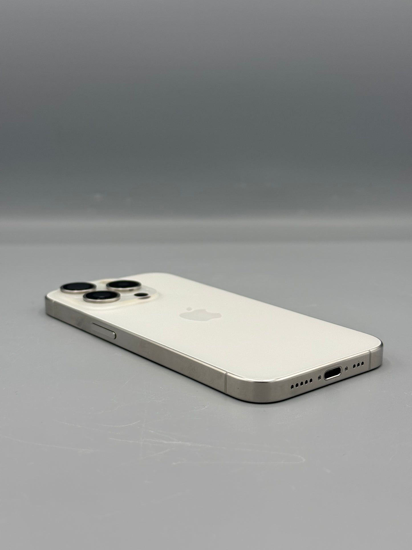 iPhone 15 Pro | 256 GB | Baterie 85% | 886 Cicluri | White Titanium