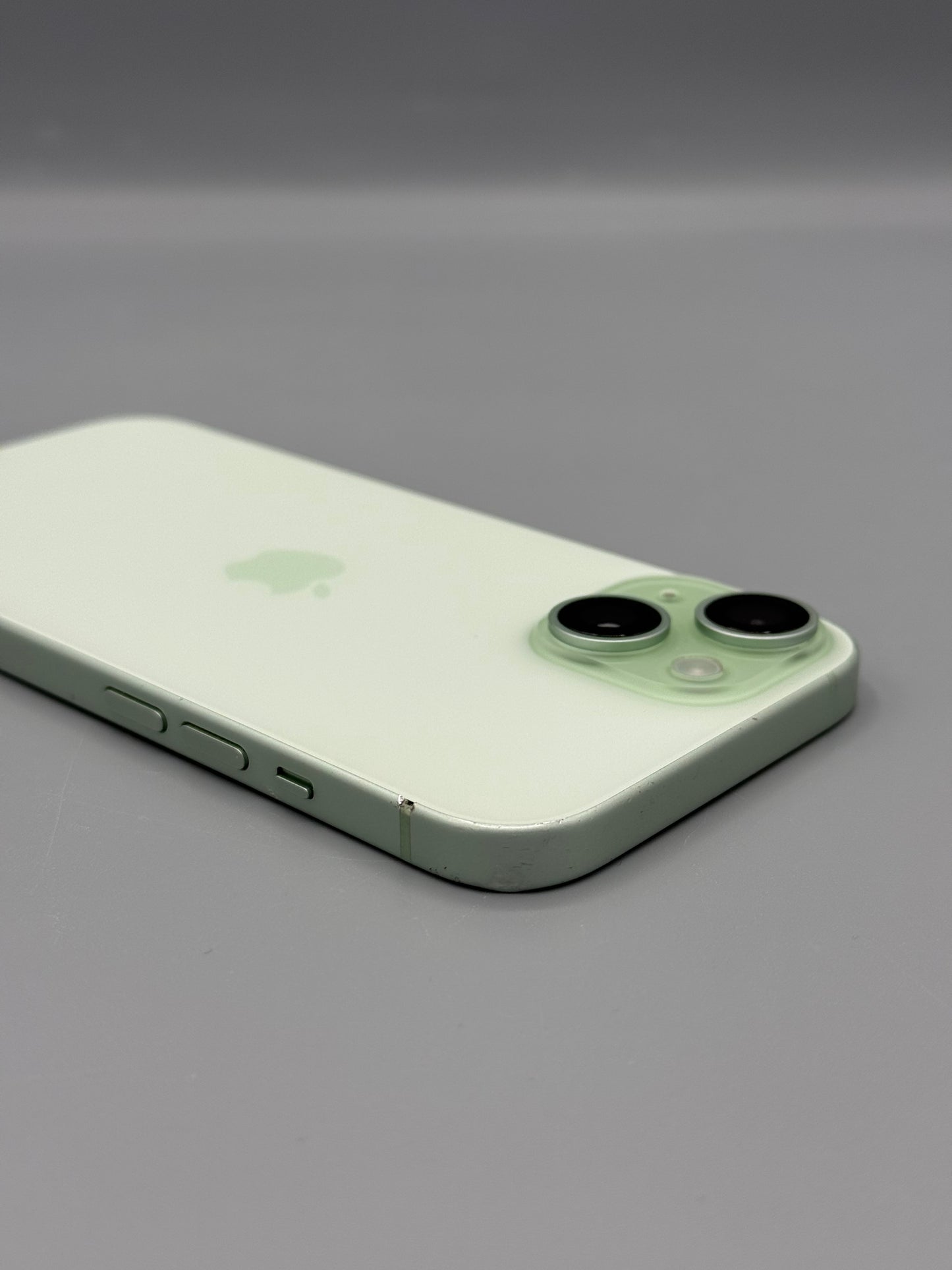 iPhone 15, 128 GB, Baterie 100%, Verde