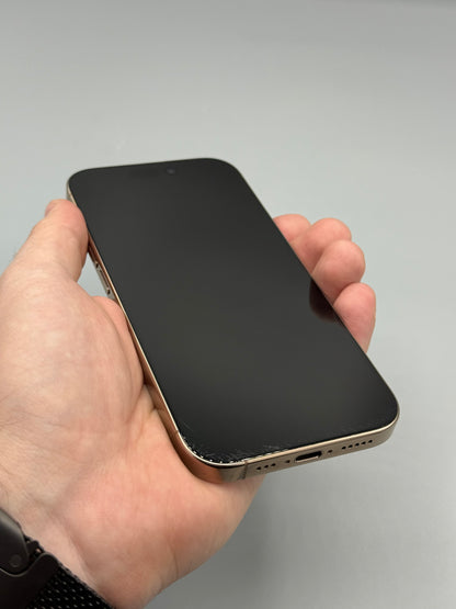 iPhone 16 Pro | 256 GB | Baterie 93% | 391 Cicluri | Desert Titainium | Ecran zgariat