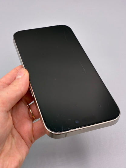 iPhone 15 Pro, 128 GB, Baterie 88%, Natural Titanium