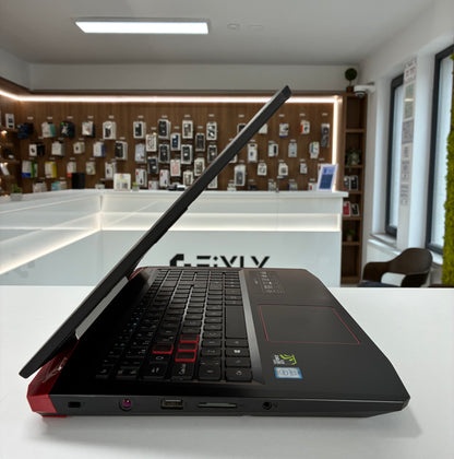Acer Aspire VX 15, i7 7700HQ, 16 GB RAM DDR4, 512 GB SSD, 15.6", Windows 10, Nu tine bateria