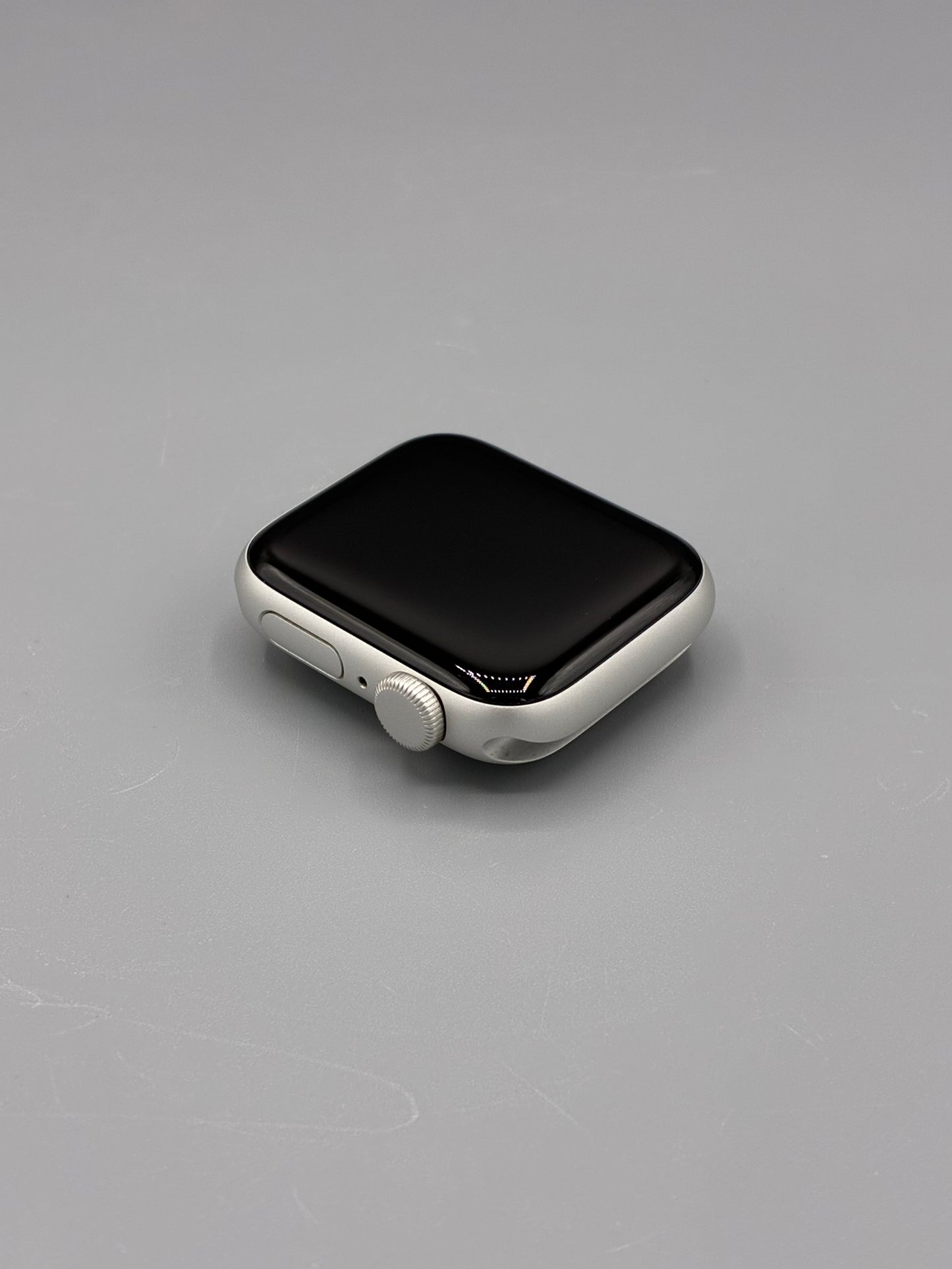 Apple Watch SE 2 (GPS), 40MM, Baterie 96%, Starlight
