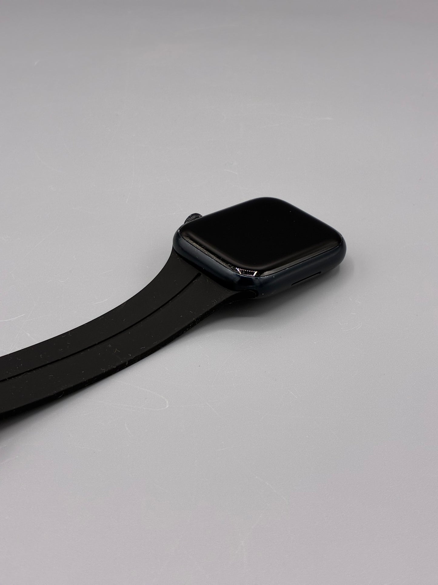 Apple Watch 8 (2022), GPS, 45 MM, Baterie 100%, Midnight