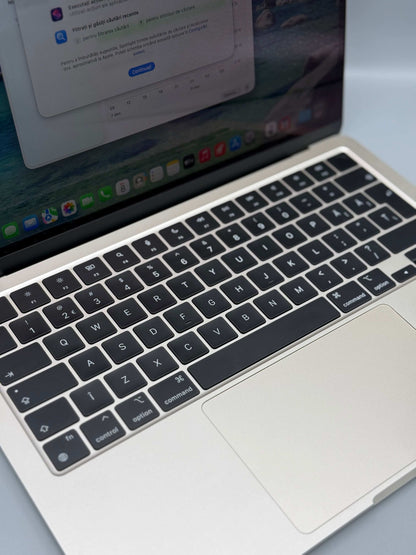 Macbook Air 13,3" | Procesor M2 | 8 GB RAM | 250 GB SSD | 28 Cicluri