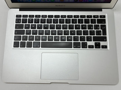 MacBook Air 13'' 2014, 4GB RAM, 128GB SSD, 227 Cicluri, Silver, Incarcator inclus