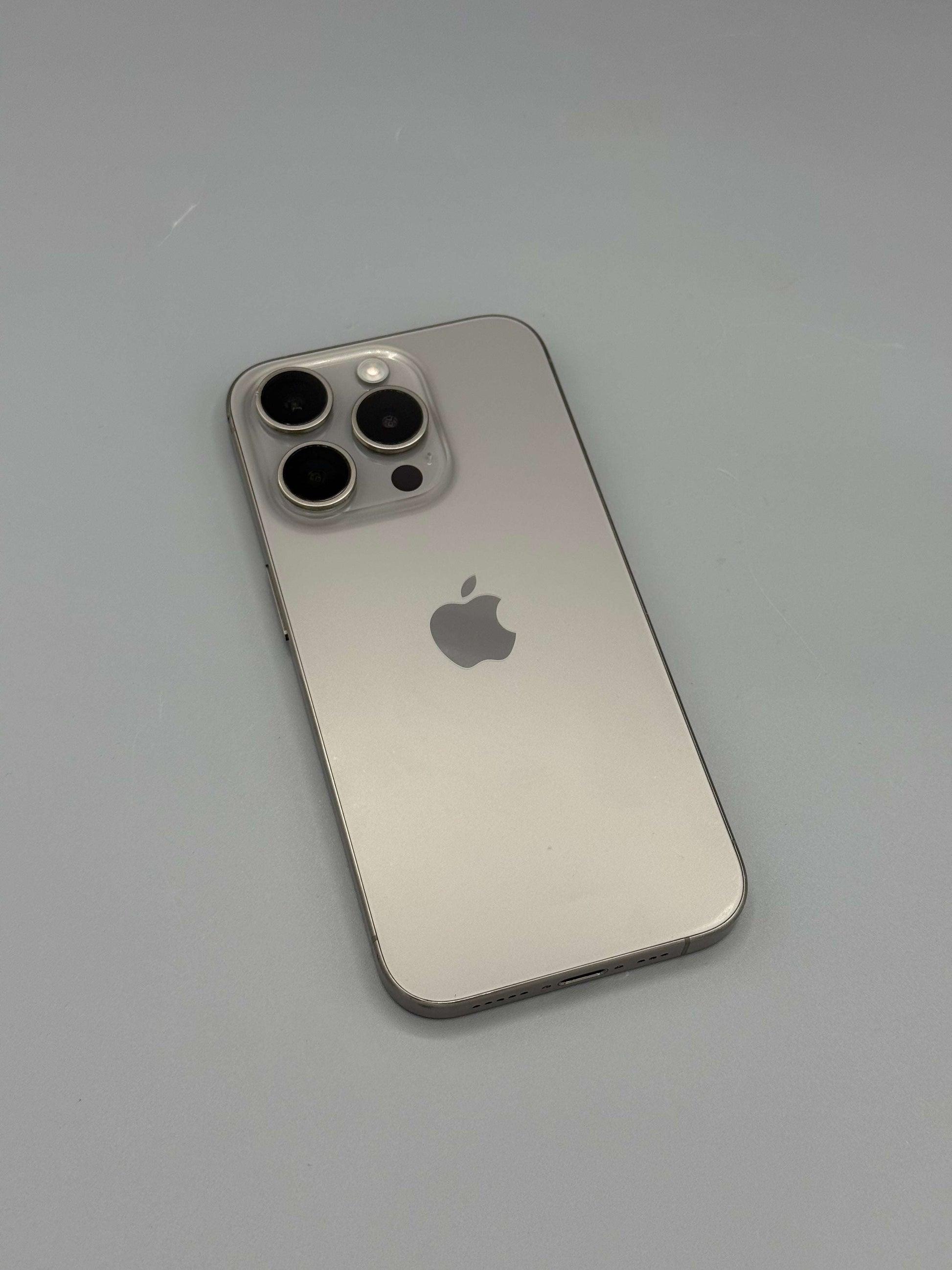 iPhone 15 Pro, 128 GB, Baterie 88%, 667 Cicluri, Natural Titanium