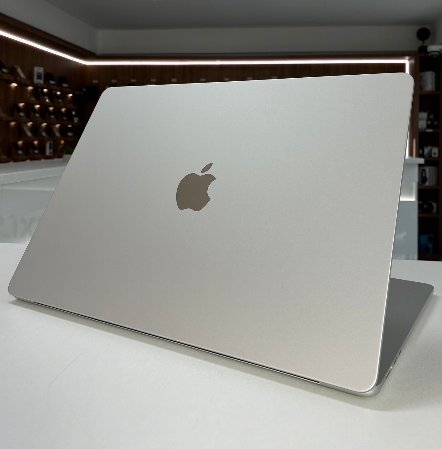 MacBook Air 15" M4 (2025), 16GB RAM, 256GB SSD, Baterie 100%, 11 Cicluri, Silver