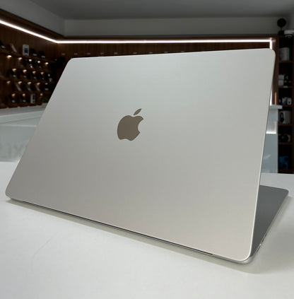 MacBook Air 15" M4 (2025), 16GB RAM, 256GB SSD, Baterie 100%, 11 Cicluri, Silver