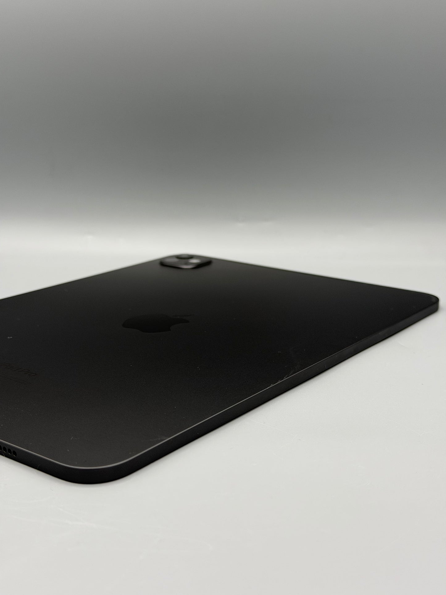 iPad Pro 11" (M4), 256GB, Baterie 100%, 41 Cicluri, Space Black, Pata mica ecran