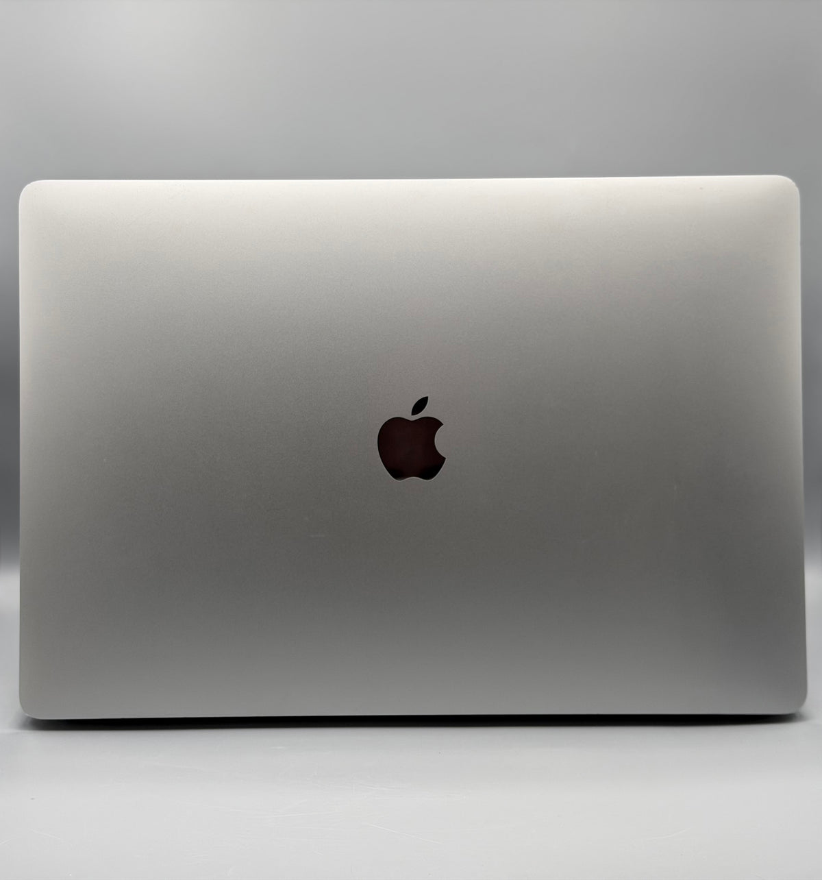 Macbook Pro 16" / 2019 / Touchbar / i7 / 16 GB RAM / 500 GB SSD / 321 Cicluri / Silver
