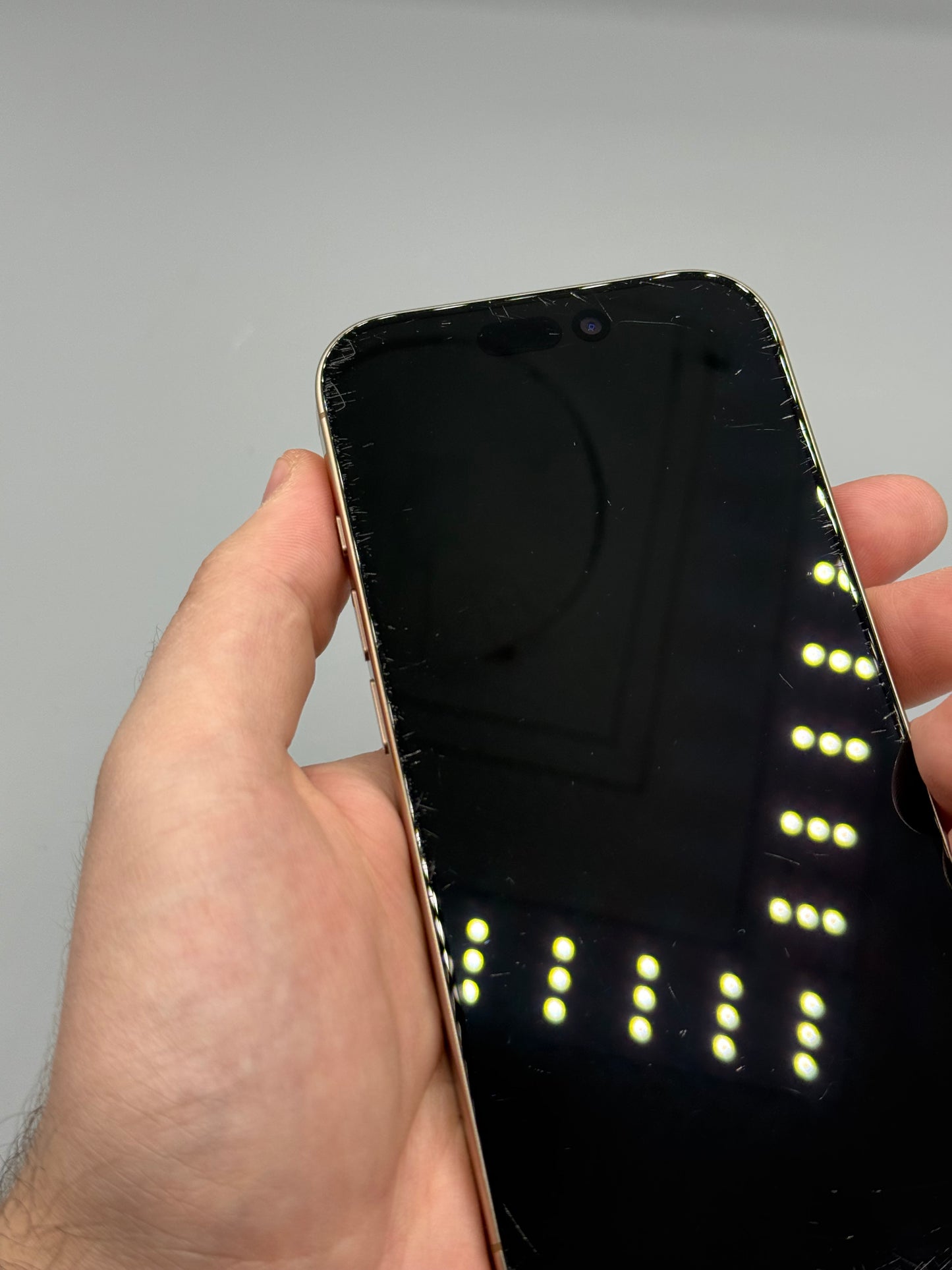 iPhone 16 Pro | 256 GB | Baterie 93% | 391 Cicluri | Desert Titainium | Ecran zgariat