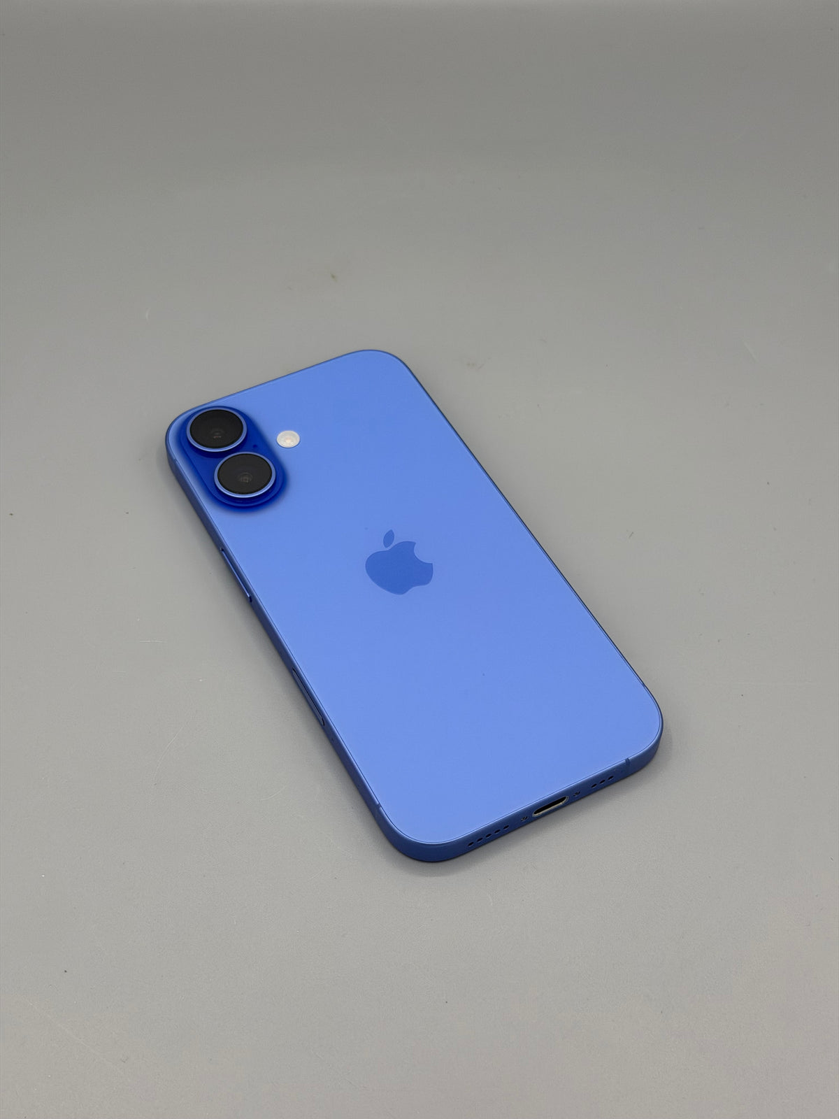iPhone 16 , 128 GB, Baterie 100%, 98 Cicluri , Mov