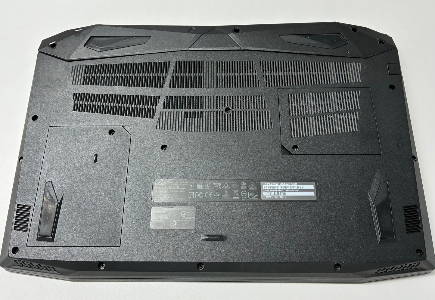 Laptop Gaming Acer Nitro AN515-51, i7-7700HQ, 16 GB RAM, 256 GB SSD, 15.6", Windows 10 Pro, Incarcator, Nu tine bateria