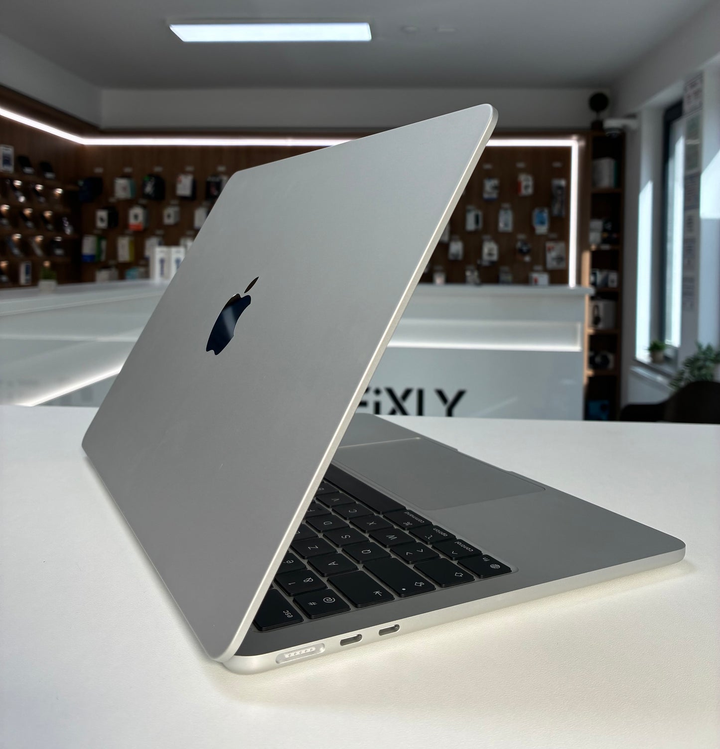 MacBook Air 13" (M4) 2025, 16 GB RAM, 256GB SSD, Baterie 100%, 11 Cicluri, Silver