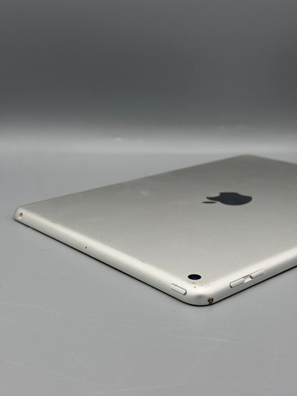 iPad Generatia 5 / 32 GB / Ecran fisurat / Alb