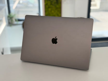 Macbook Pro 16" 2019 / Intel I7 / Touchbar / 500 GB SSD / 16 GB RAM / Silver