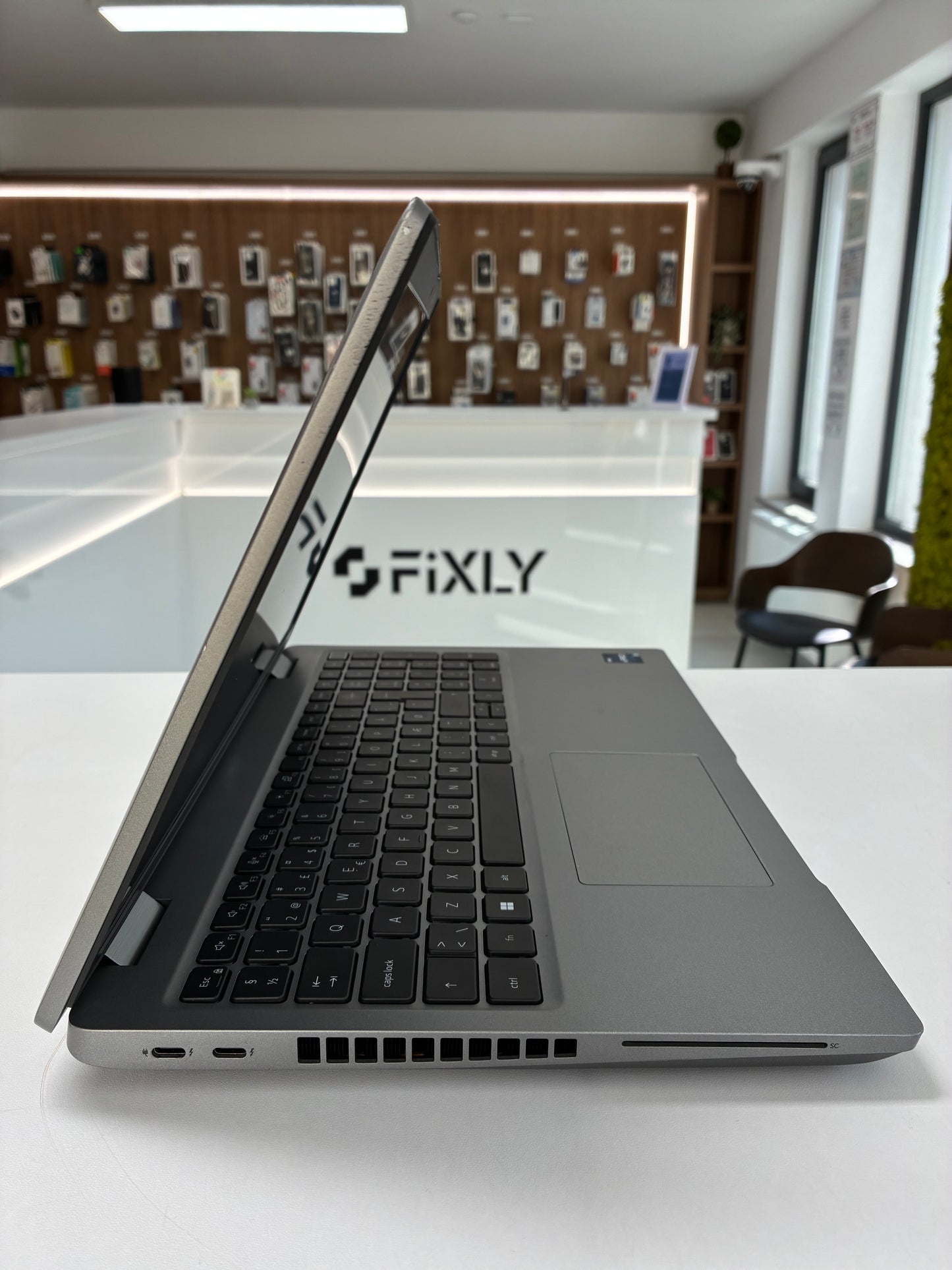 Laptop Dell Latitude 5531 | i7-12880H GEN 12 | 32 GB | 1TB SSD | Windows 11 | Display 15.6 inch Full HD | Incărcător Original