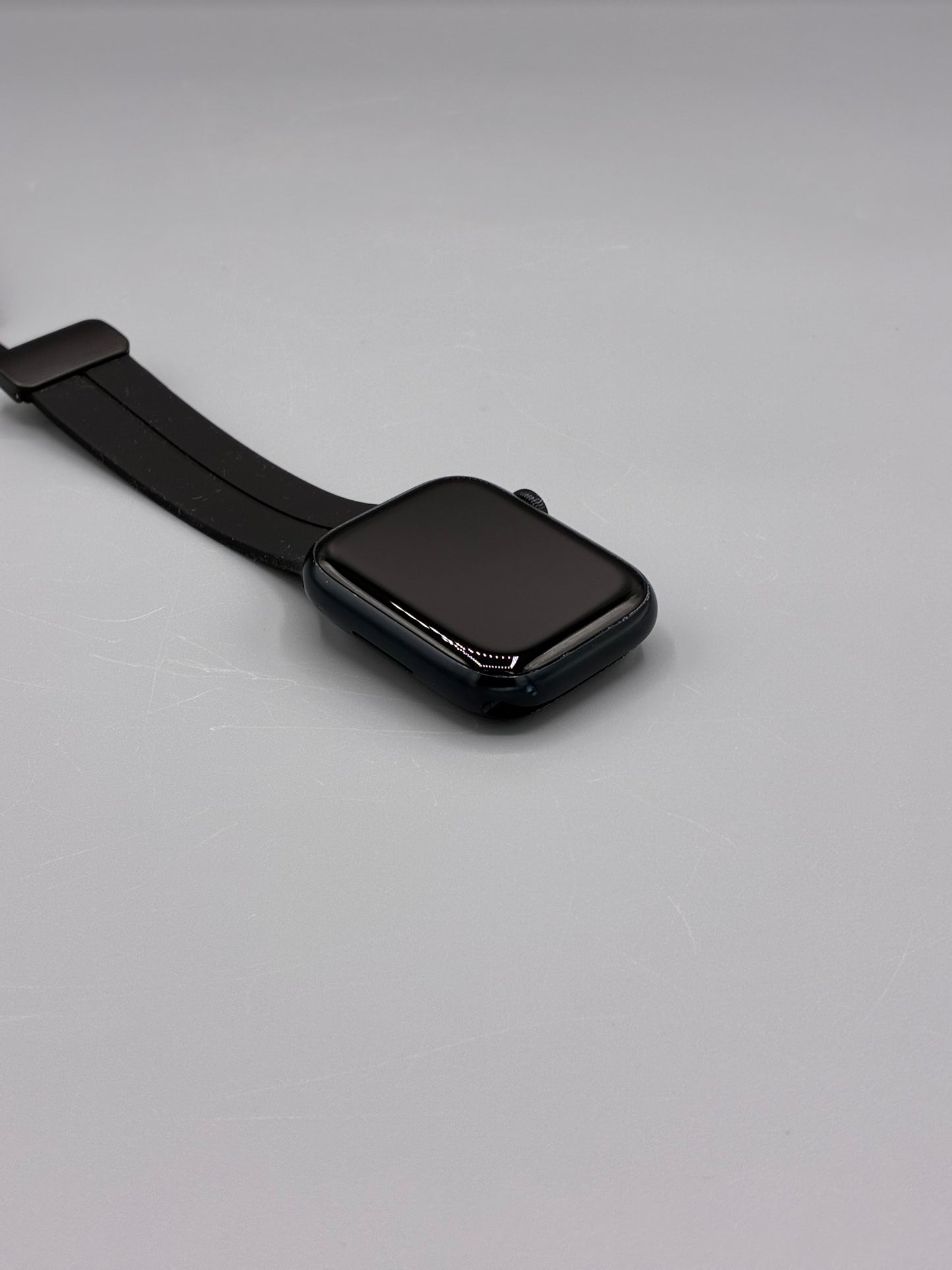 Apple Watch 8 (2022), GPS, 45 MM, Baterie 100%, Midnight