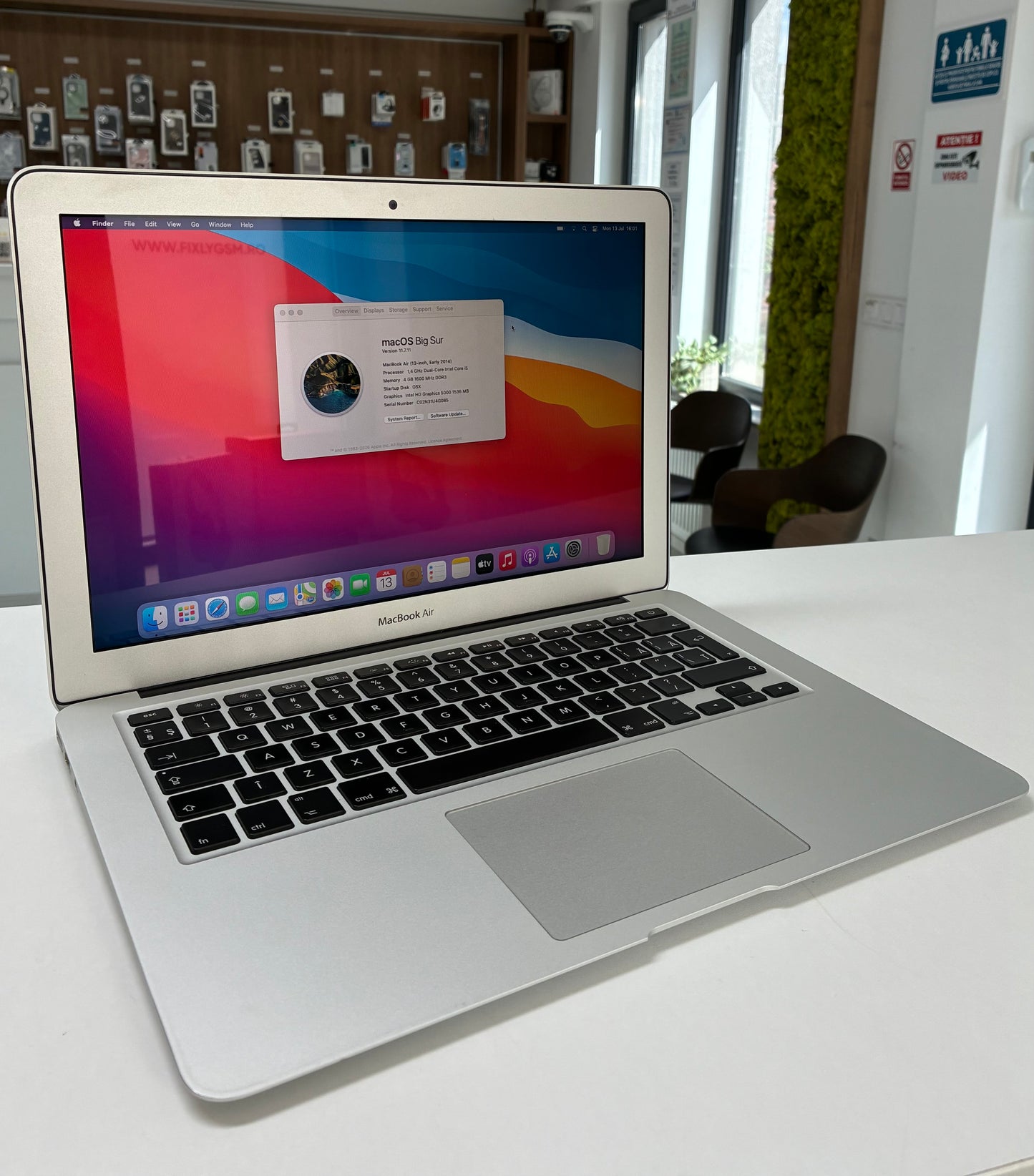 MacBook Air 13'' 2014, 4GB RAM, 128GB SSD, 227 Cicluri, Silver, Incarcator inclus