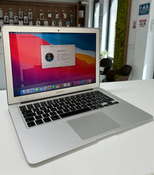 MacBook Air 13'' 2014, 4GB RAM, 128GB SSD, 227 Cicluri, Silver, Incarcator inclus