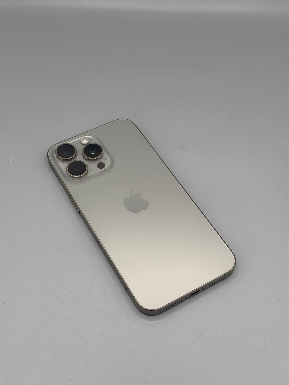 iPhone 15 Pro Max, 256 GB, Baterie 94% , 294 Cicluri, Natural Titanium