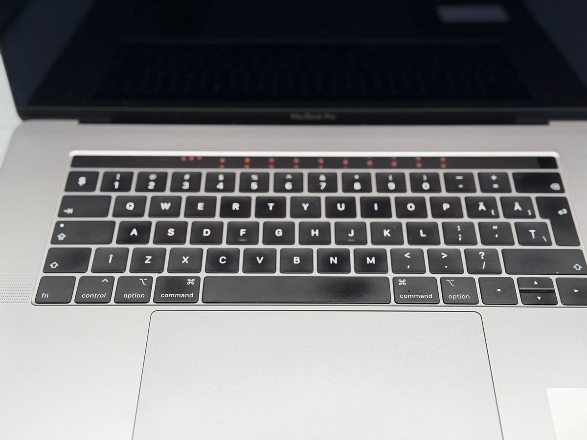 Macbook Pro 16" / 2019 / Touchbar / i9 / 32 GB RAM / 500 GB SSD / 321 Cicluri / Silver