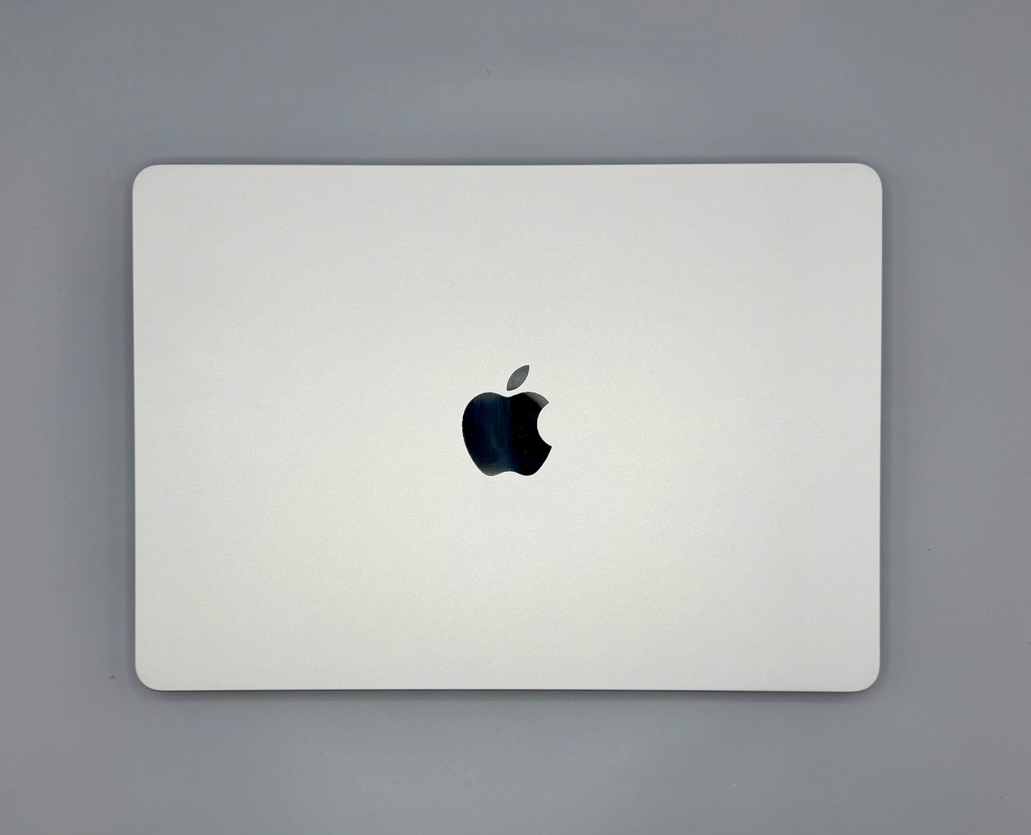 MacBook Air 13" ,256 GB, 16 GB RAM, Procesor M3 , Silver , Baterie 86% , 505 Cicluri