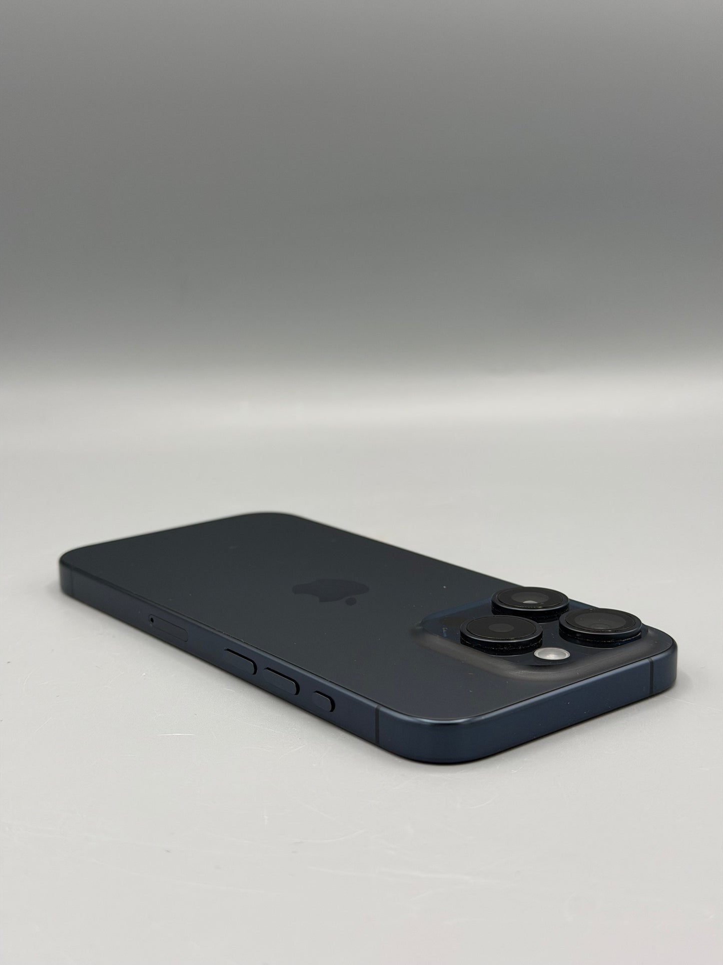 iPhone 15 Pro, 128 GB, Baterie 88% , 582 Cicluri, Blue Titanium
